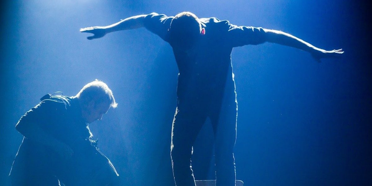 Photo de Lukaz Nedeleg et Youen Bodros lors d'une représentation de An Alabtroz