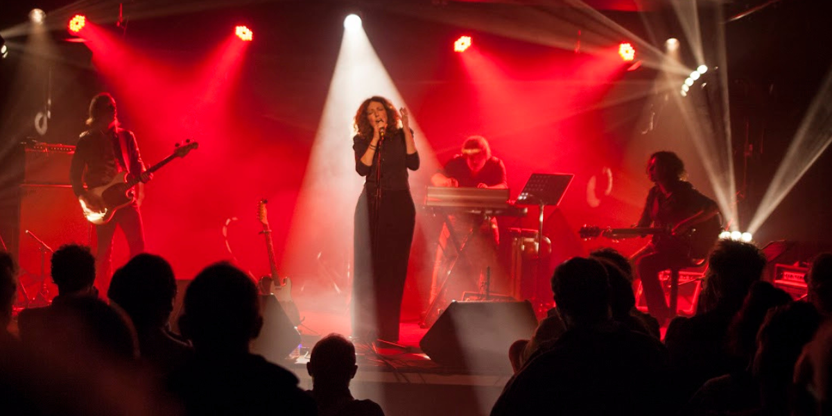 Nolwenn Korbell – photos site 1200x600px (page spectacle) Nolwenn Korbell en cocnert