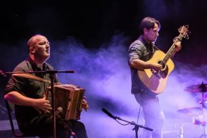 Fred Guichen à l'accordéon accompagné de Erwan Moal à la guitare